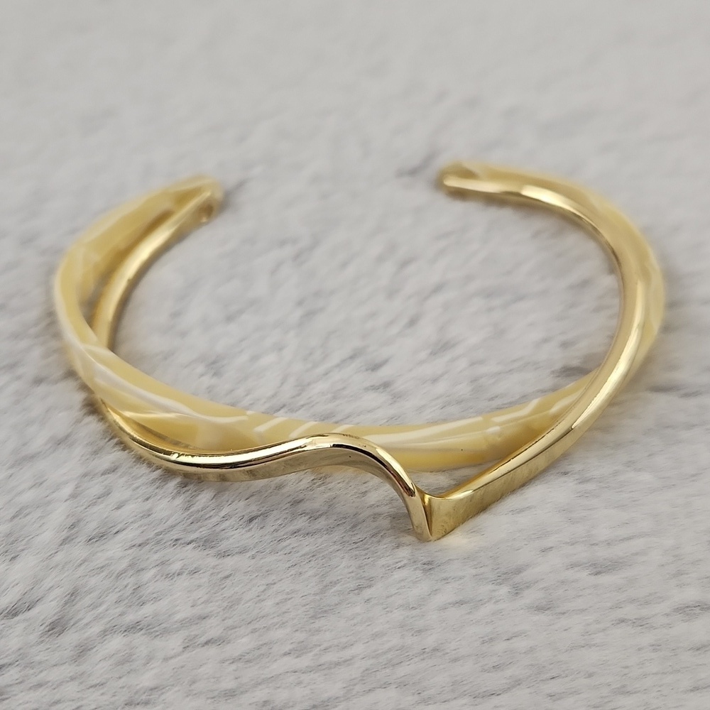 Gold faux marble plastic bracelet